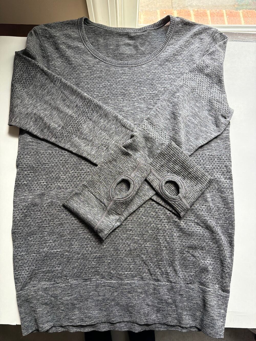 Lululemon Swiftly Tech Long Sleeve Crew Heathered Black Mesh Size 6